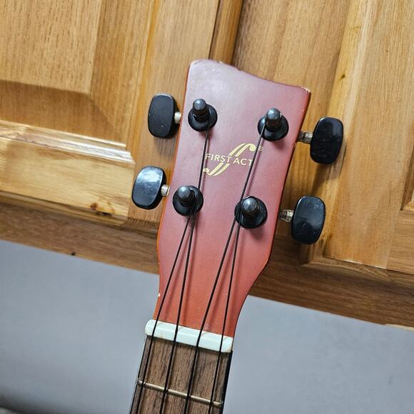 First Act MG500 Kid’s Soprano Hand-Rubbed Plastic Finish Ukulele Good Condition - Picture 4 of 7